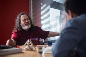 R. Stallman : «  Je pense que nous allons assister à la fin de nos sociétés technologiques »